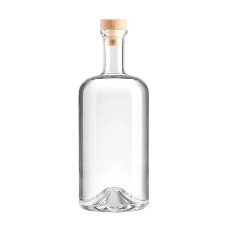Bottiglie di vetro di vodka di cristallo bianco