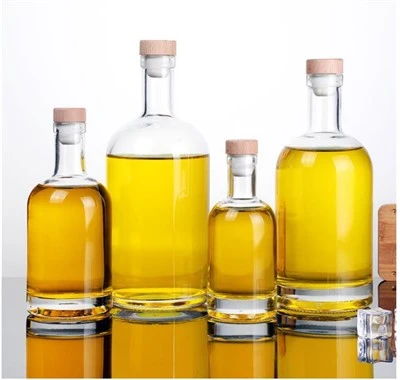 Bottiglie di vetro di whisky in sughero